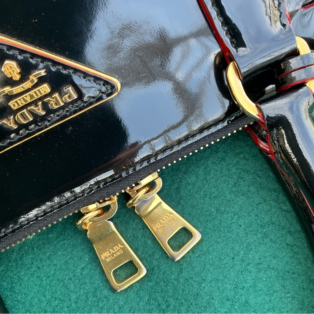 The MOST ELEGANT PRADA bag on PLANET 🌹🌹 - Picture 7 of 16